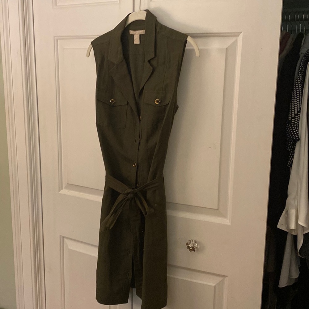 Banana Republic sleeveless dress. Great for work or out.